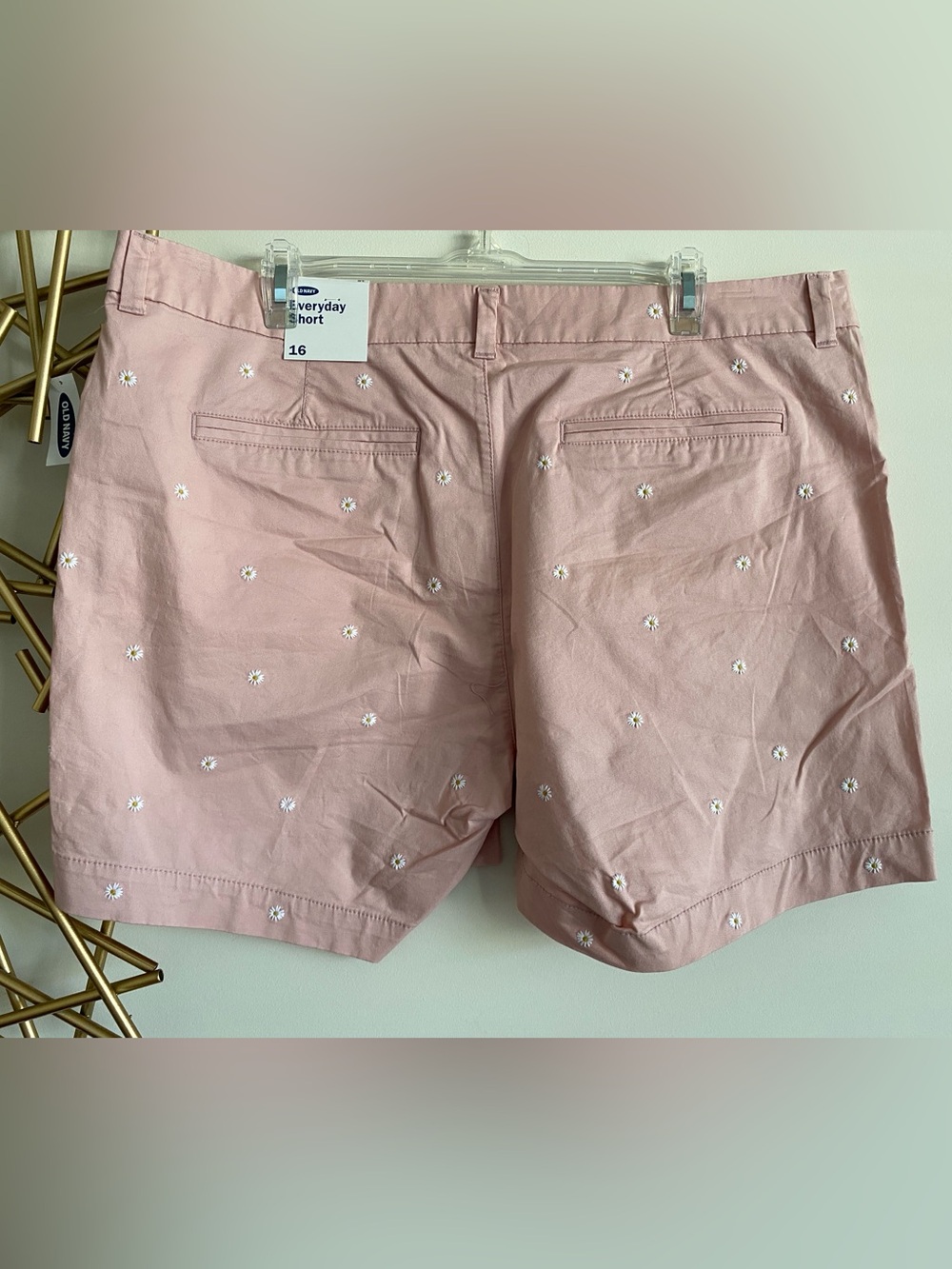 NWT Old Navy Everyday Shorts Light Pink with White Embroidered Flowers 5 Inch 16 - Picture 6 of 7
